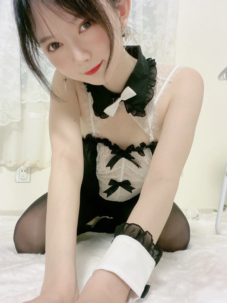 51酱《油光袜》主题写真：59张全套美图，含4个视频