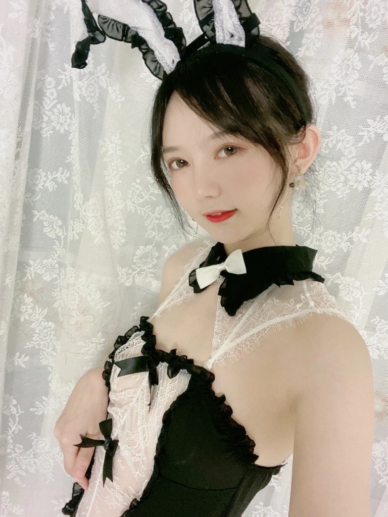 51酱《油光袜》主题写真：59张全套美图，含4个视频