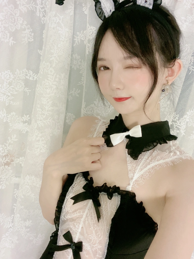 51酱《油光袜》主题写真：59张全套美图，含4个视频