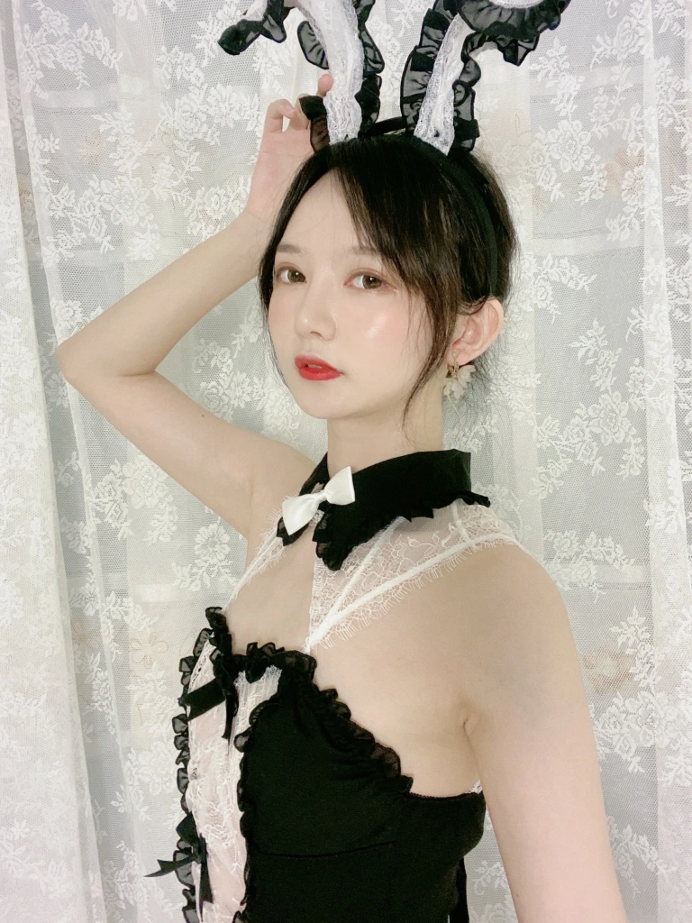 51酱《油光袜》主题写真：59张全套美图，含4个视频