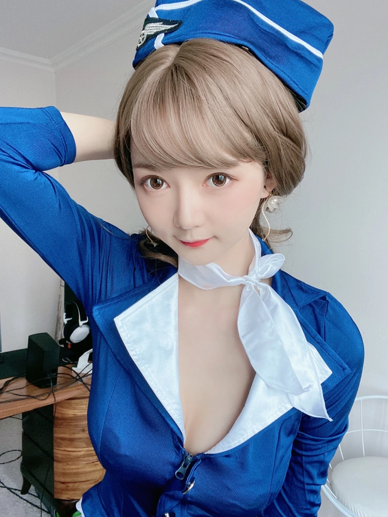 51酱《蓝色制服装》主题写真：35张全套美图，含3个视频