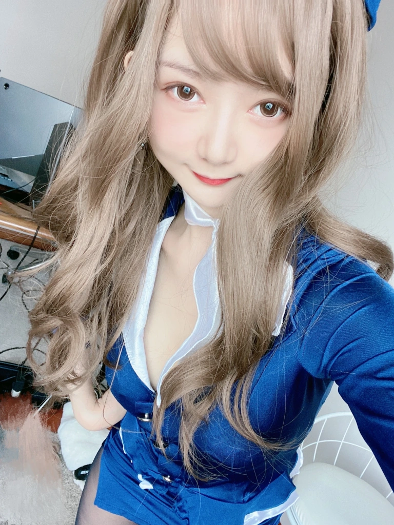 51酱《蓝色制服装》主题写真：35张全套美图，含3个视频