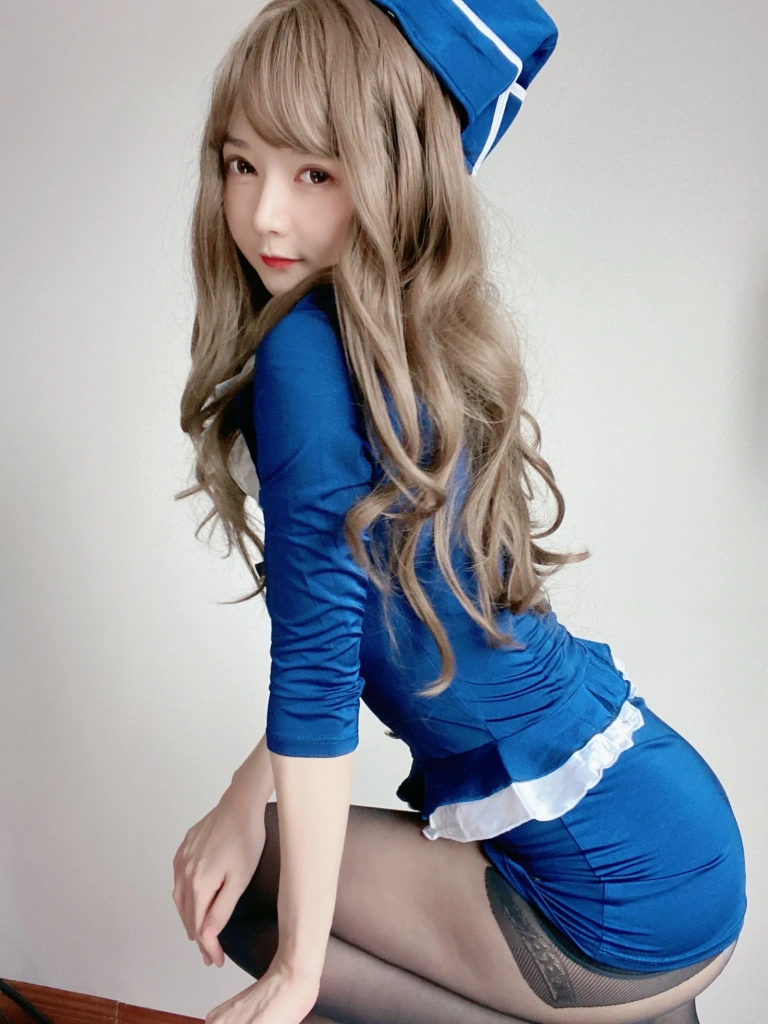 51酱《蓝色制服装》主题写真：35张全套美图，含3个视频