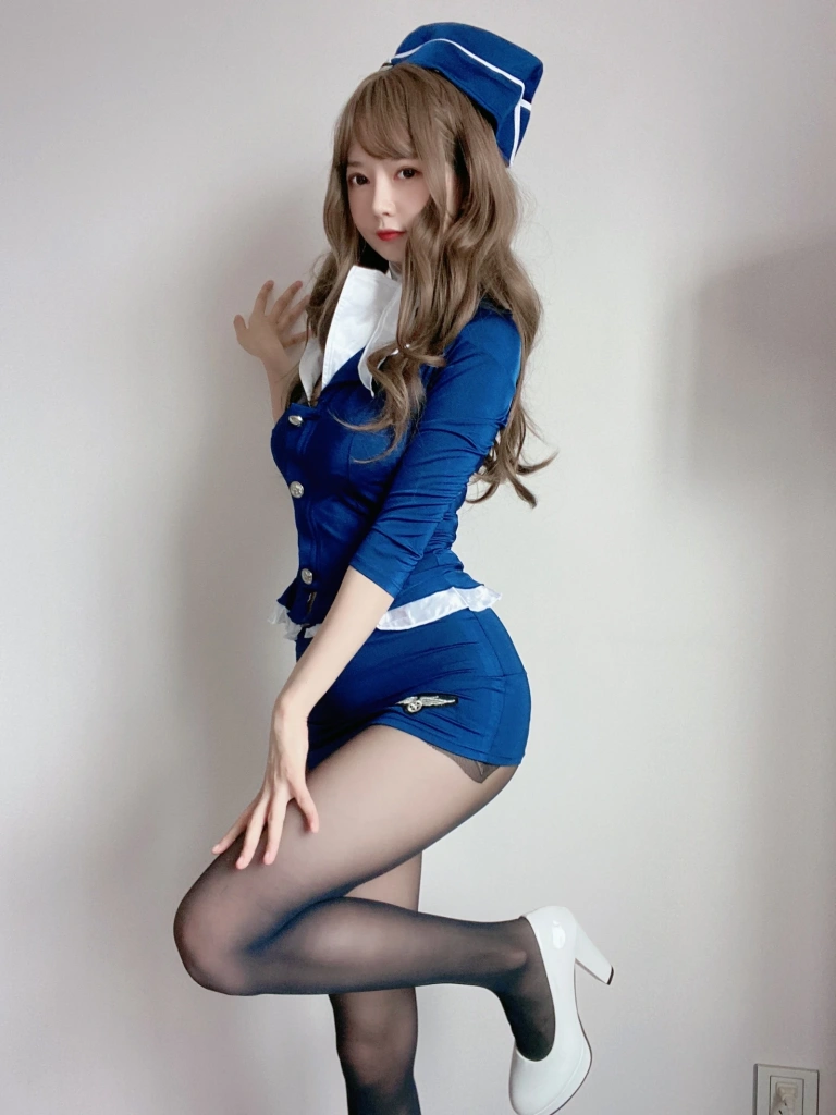 51酱《蓝色制服装》主题写真：35张全套美图，含3个视频