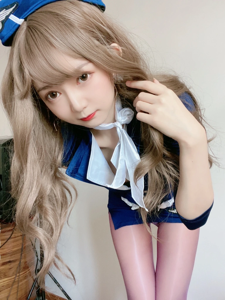 51酱《蓝色制服装》主题写真：35张全套美图，含3个视频