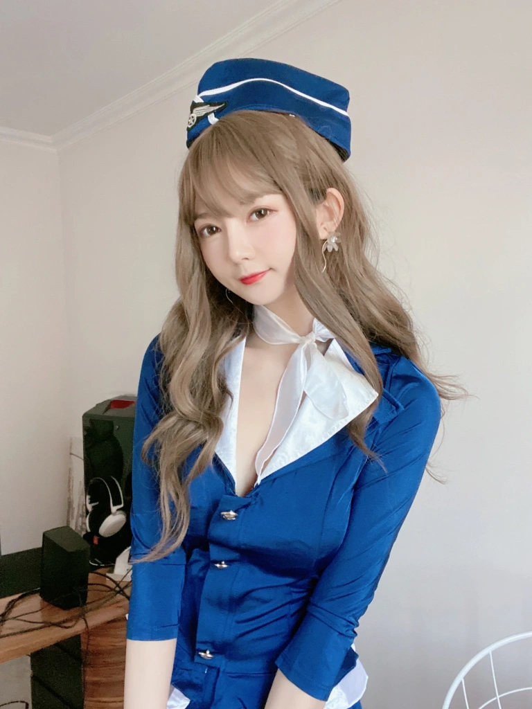 51酱《蓝色制服装》主题写真：35张全套美图，含3个视频