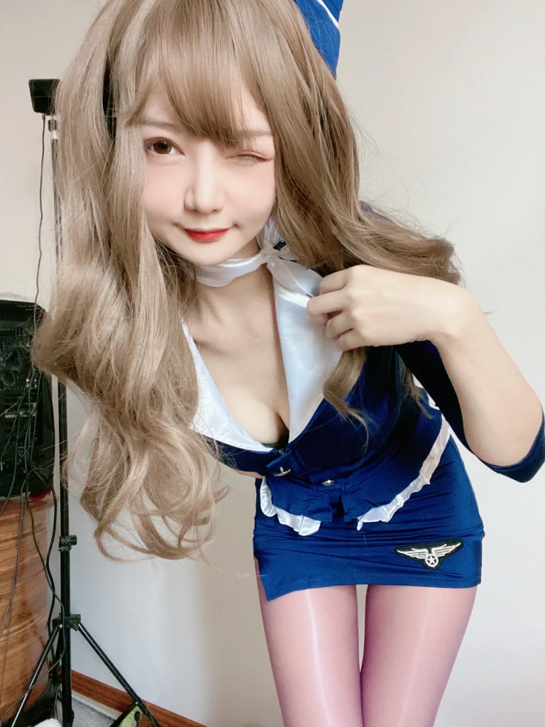 51酱《蓝色制服装》主题写真：35张全套美图，含3个视频