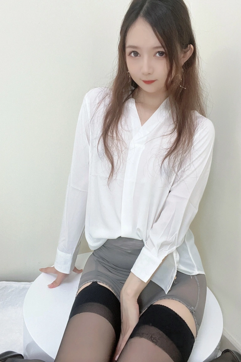 51酱《透视真空》主题写真：49张全套美图，含3个视频