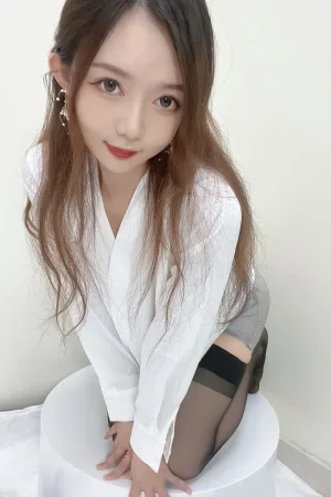 51酱《透视真空》主题写真：49张全套美图，含3个视频