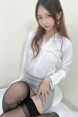 51酱《透视真空》主题写真：49张全套美图，含3个视频