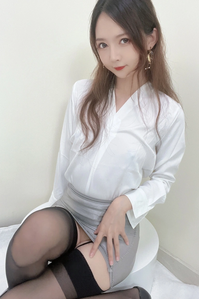 51酱《透视真空》主题写真：49张全套美图，含3个视频