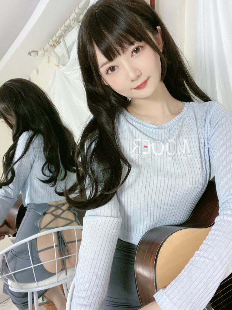 51酱《吉他妹妹自拍》主题写真：25张全套美图，含3个视频