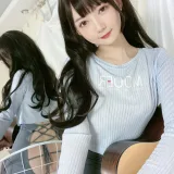 51酱《吉他妹妹自拍》主题写真：25张全套美图，含3个视频