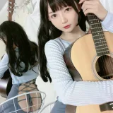 51酱《吉他妹妹自拍》主题写真：25张全套美图，含3个视频