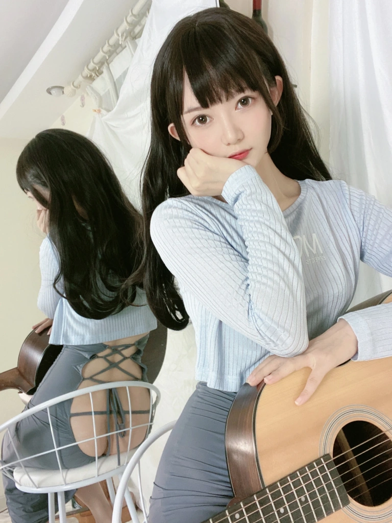 51酱《吉他妹妹自拍》主题写真：25张全套美图，含3个视频