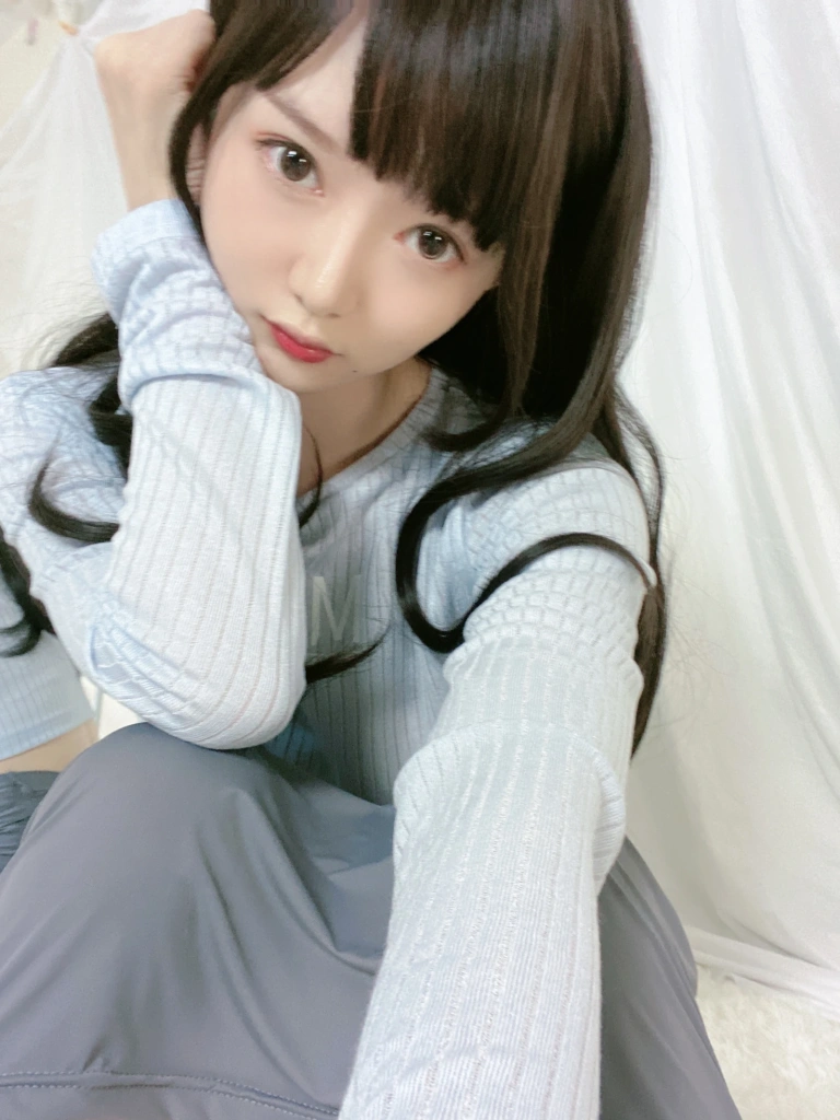 51酱《吉他妹妹自拍》主题写真：25张全套美图，含3个视频