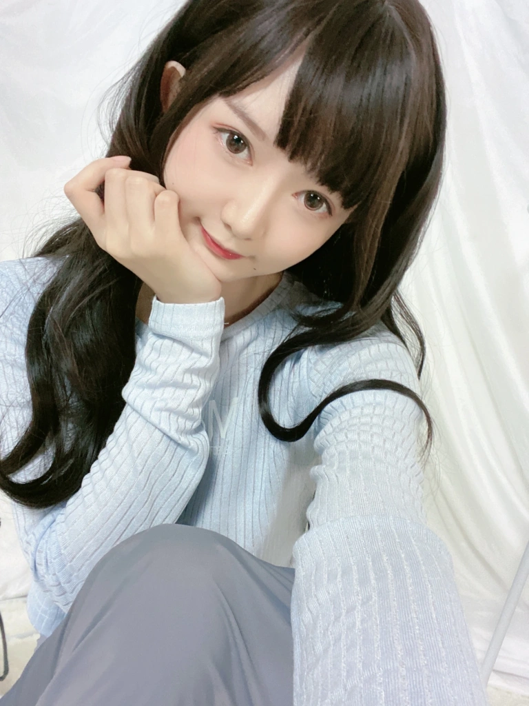 51酱《吉他妹妹自拍》主题写真：25张全套美图，含3个视频