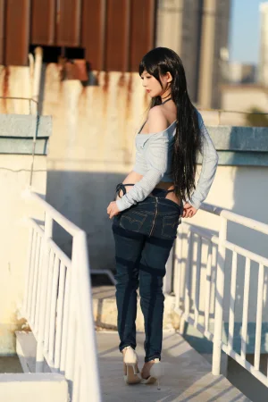 51酱《吉他妹妹牛仔裤》主题写真：26张全套美图