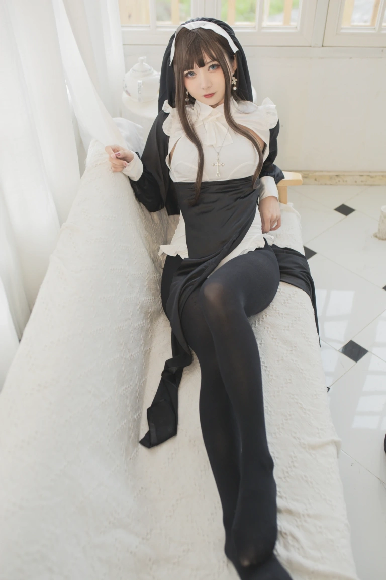 51酱《修女》主题写真：24张全套美图