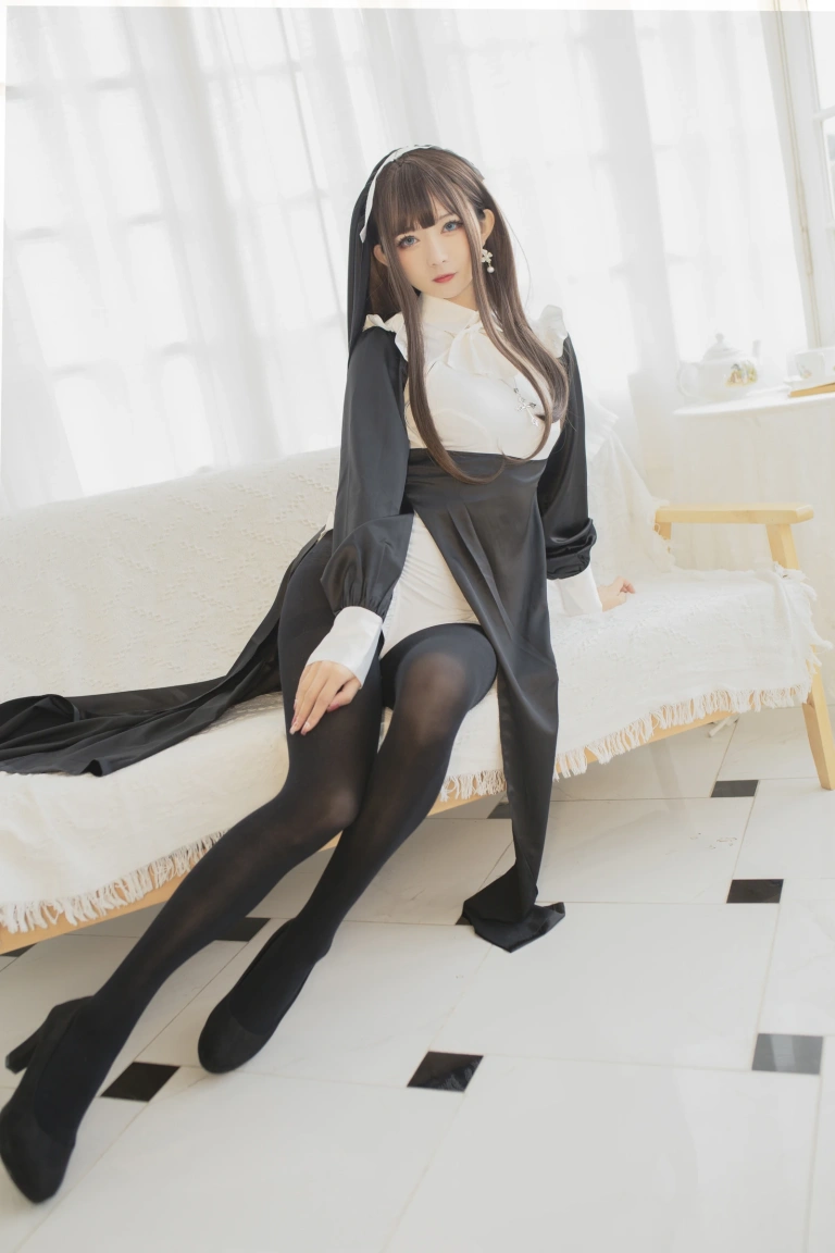 51酱《修女》主题写真：24张全套美图