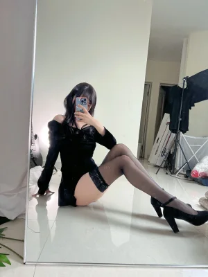 51酱《2023年01月真爱粉》主题写真：76张全套美图，含8个视频