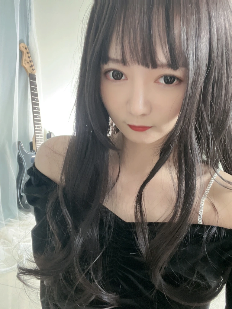 51酱《2023年01月真爱粉》主题写真：76张全套美图，含8个视频