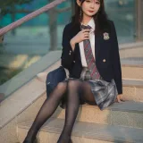 51酱《2023年02月真爱粉》主题写真：68张全套美图，含6个视频