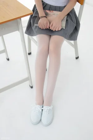 森萝财团《JKFUN-048 《白丝网鞋合辑》 13D白丝 默陌+芝士 芝士》主题写真：56张全套美图，含1个视频