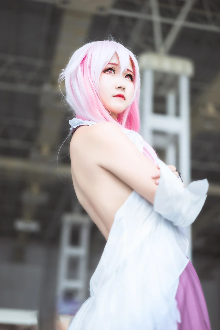 三度_69《EGOIST》主题写真：8张全套美图
