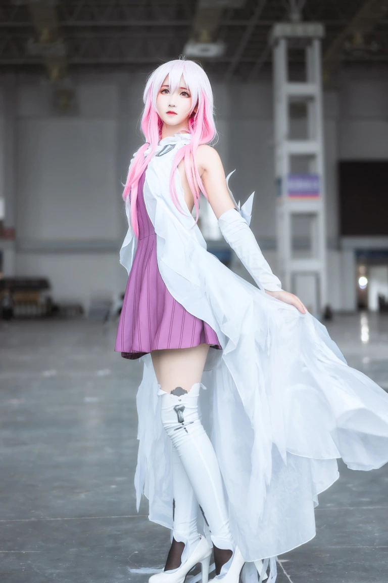 三度_69《EGOIST》主题写真：8张全套美图