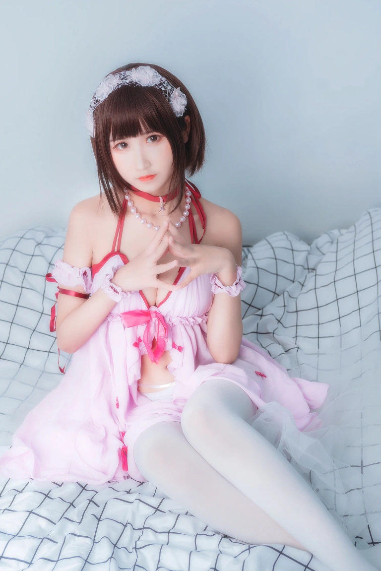 三度_69《加藤惠睡衣》主题写真：9张全套美图