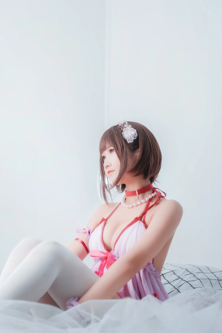 三度_69《加藤惠睡衣》主题写真：9张全套美图