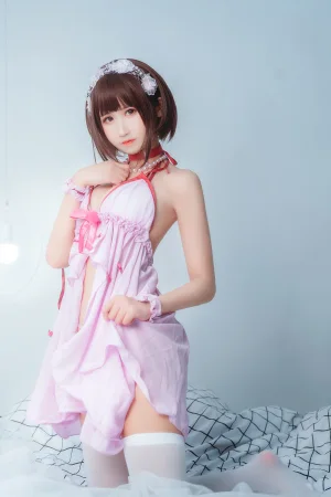 三度_69《加藤惠睡衣》主题写真：9张全套美图