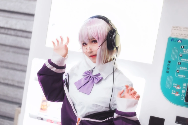 三度_69《电光超人古立特》主题写真：9张全套美图