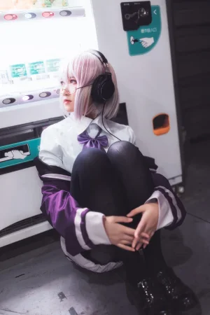 三度_69《电光超人古立特》主题写真：9张全套美图