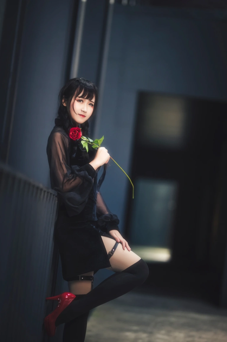 三度_69《玫瑰旗袍》主题写真：13张全套美图