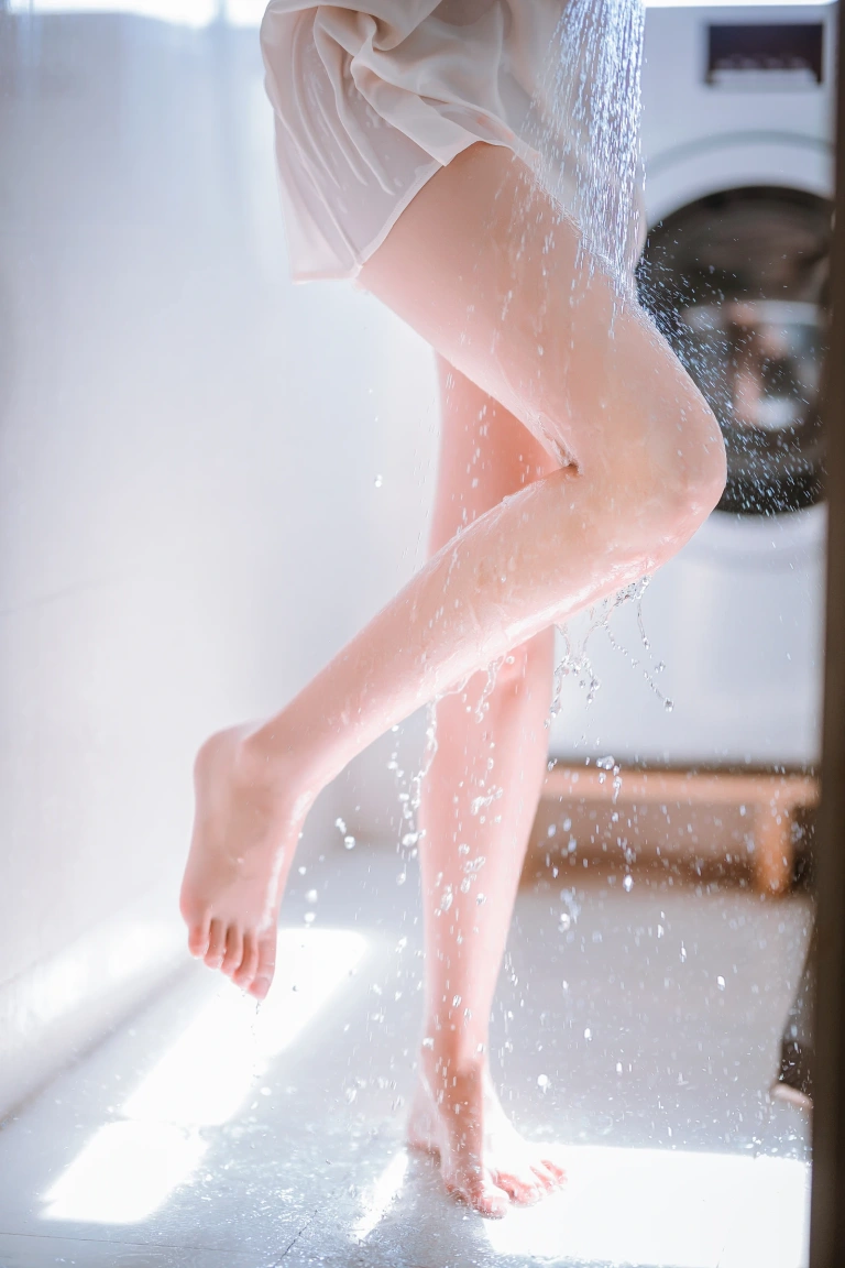 三度_69《赤夏》主题写真：21张全套美图