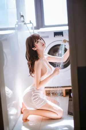 三度_69《赤夏》主题写真：21张全套美图