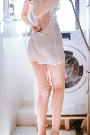 三度_69《赤夏》主题写真：21张全套美图
