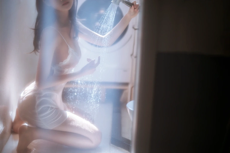 三度_69《赤夏》主题写真：21张全套美图