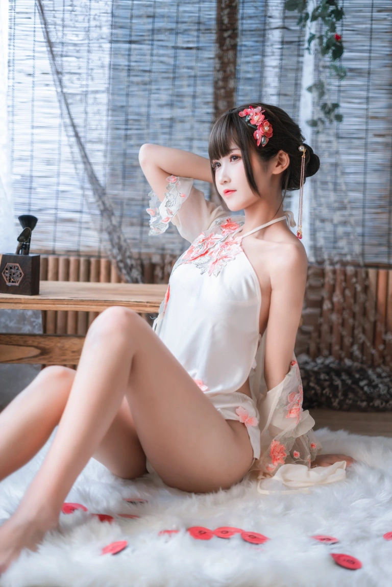 三度_69《肚兜》主题写真：32张全套美图
