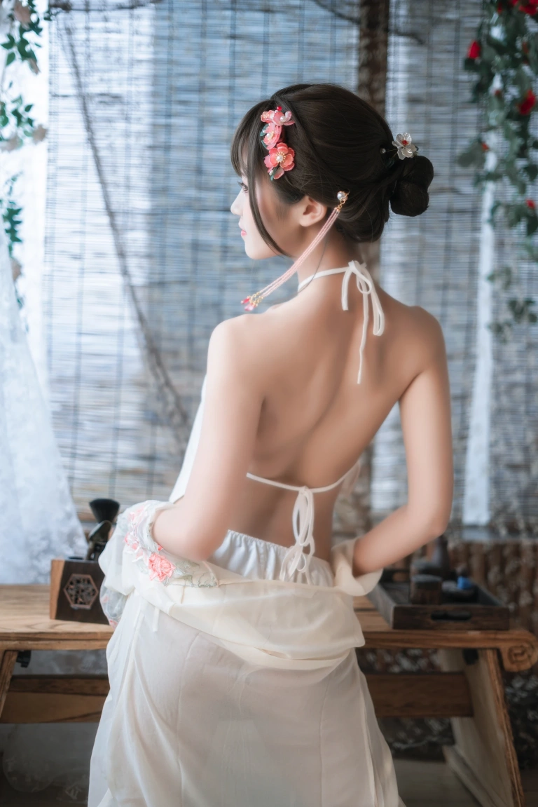 三度_69《肚兜》主题写真：32张全套美图