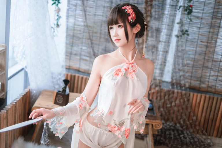 三度_69《肚兜》主题写真：32张全套美图