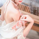 三度_69《肚兜》主题写真：32张全套美图
