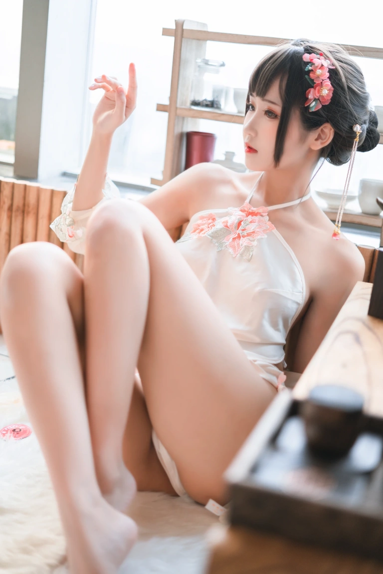 三度_69《肚兜》主题写真：32张全套美图
