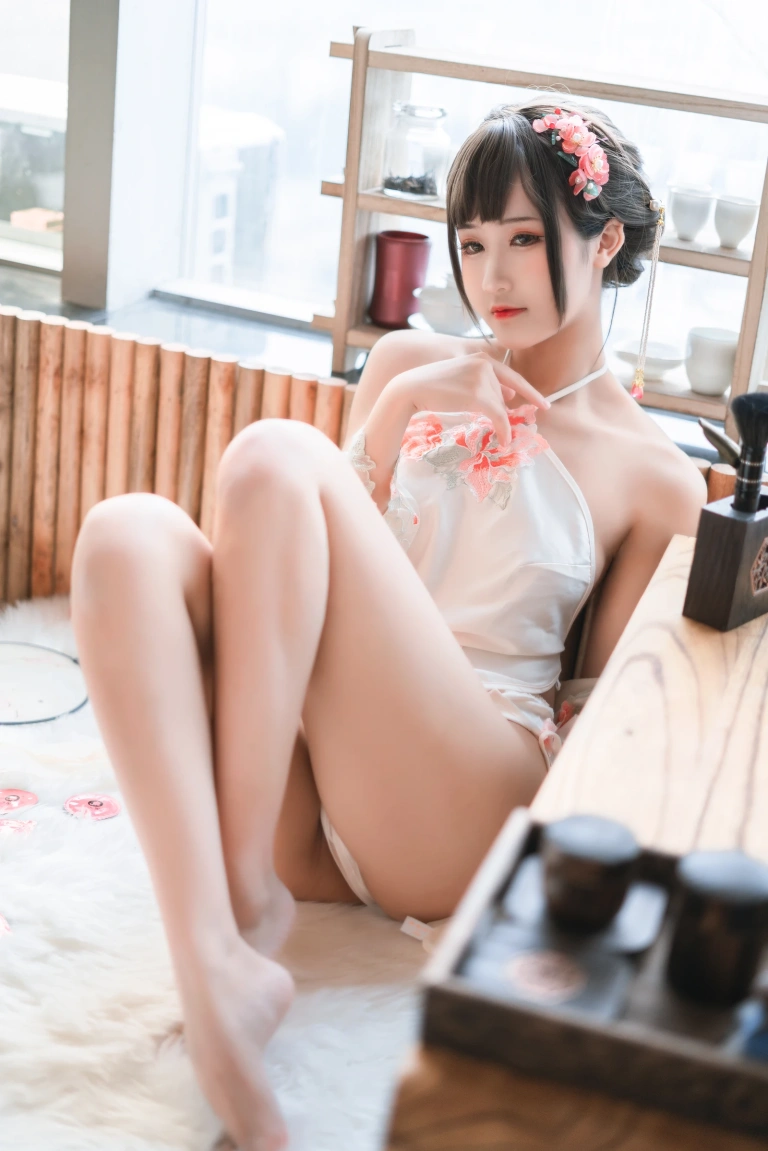 三度_69《肚兜》主题写真：32张全套美图