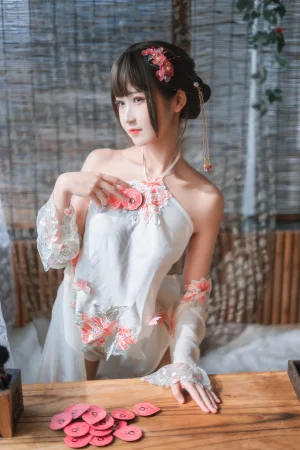 三度_69《肚兜》主题写真：32张全套美图