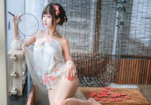 三度_69《肚兜》主题写真：32张全套美图