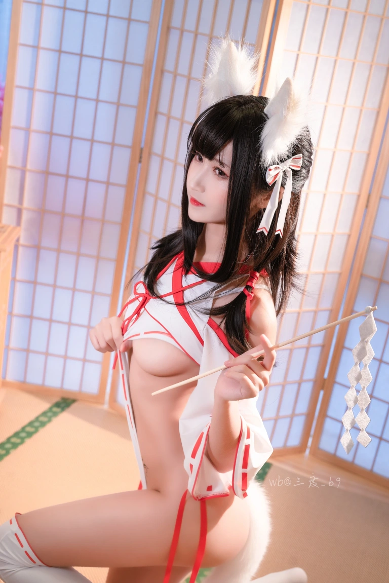 三度_69《狐巫女》主题写真：33张全套美图，含2个视频
