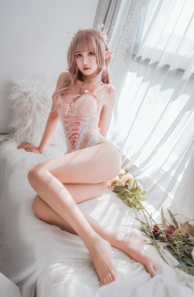 三度_69《精灵紧身衣》主题写真：31张全套美图，含5个视频